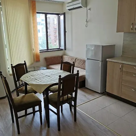 アパート Apartament Izgrev ブルガス